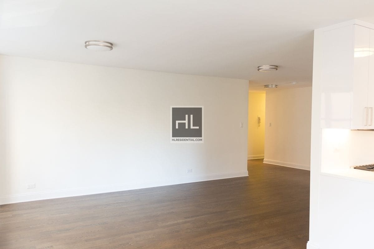 Building Photo - E 16 ST