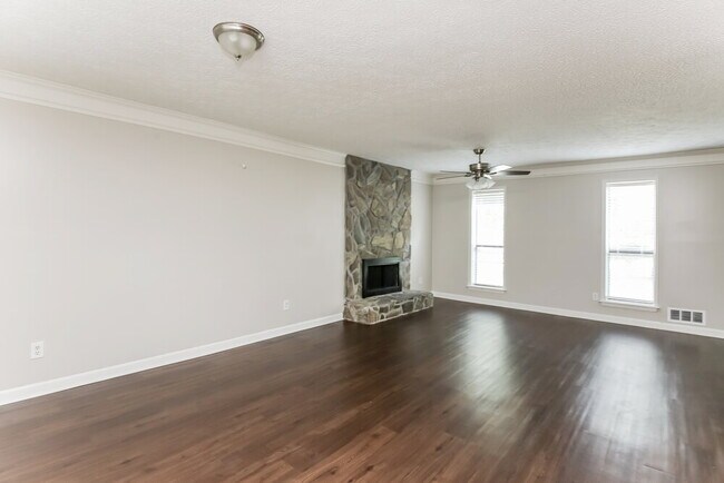 Building Photo - 3904 Loring Ln