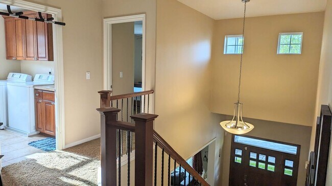 Building Photo - Beautiful 4BD*, 3BA* Single Family Home Lo...
