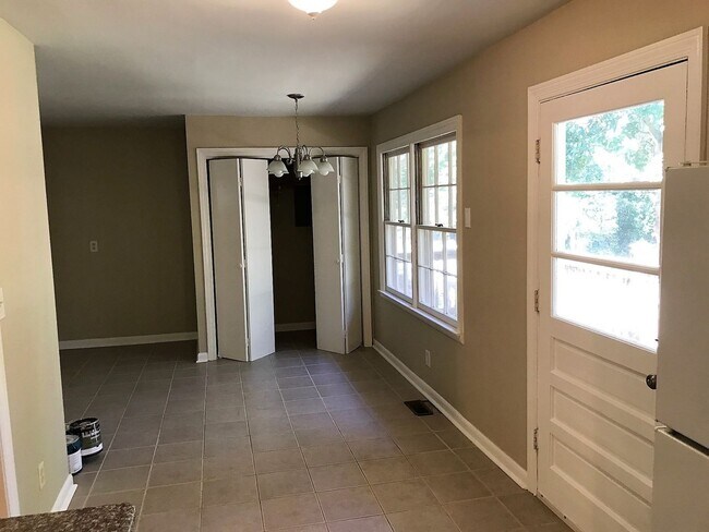 Building Photo - 3 Bedroom Single Family Home in Clarkston