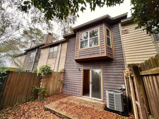 Building Photo - 613 Acorn Grove Ct