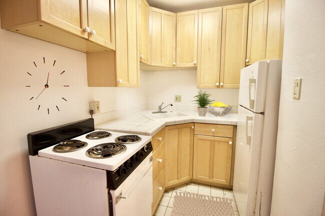 Building Photo - 2325 Woolsey St