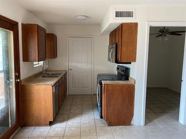 Foto del edificio - 1067 Elmwood Dr