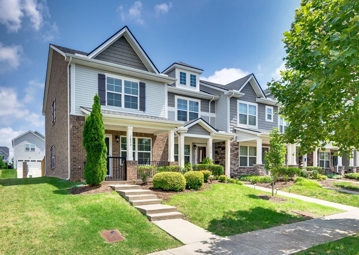 Foto principal - 1840 Riverbirch Ln