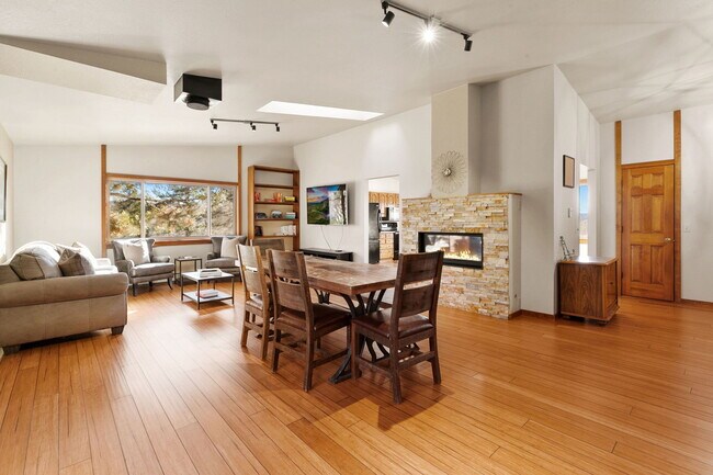 Foto del edificio - 397 Dawson Ct