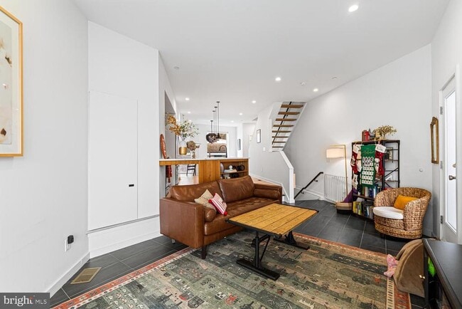 Building Photo - 237 Krams Ave