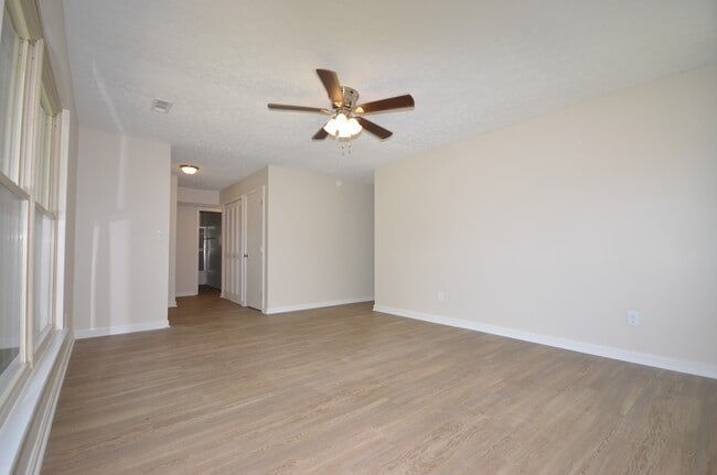 Building Photo - 9205 Foxtail Ct