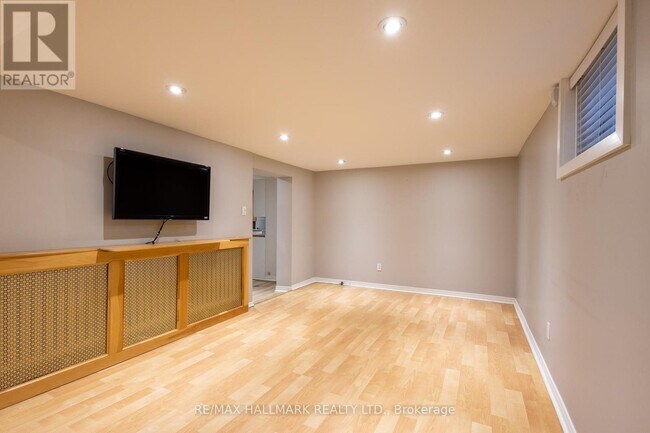 Photo du bâtiment - 96 Glen Davis Crescent