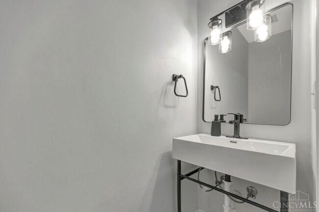 Foto del edificio - 9777 Bunker Hill Ln