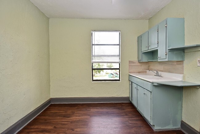 Building Photo - 1450 Brooklawn Avenue, Unit 101