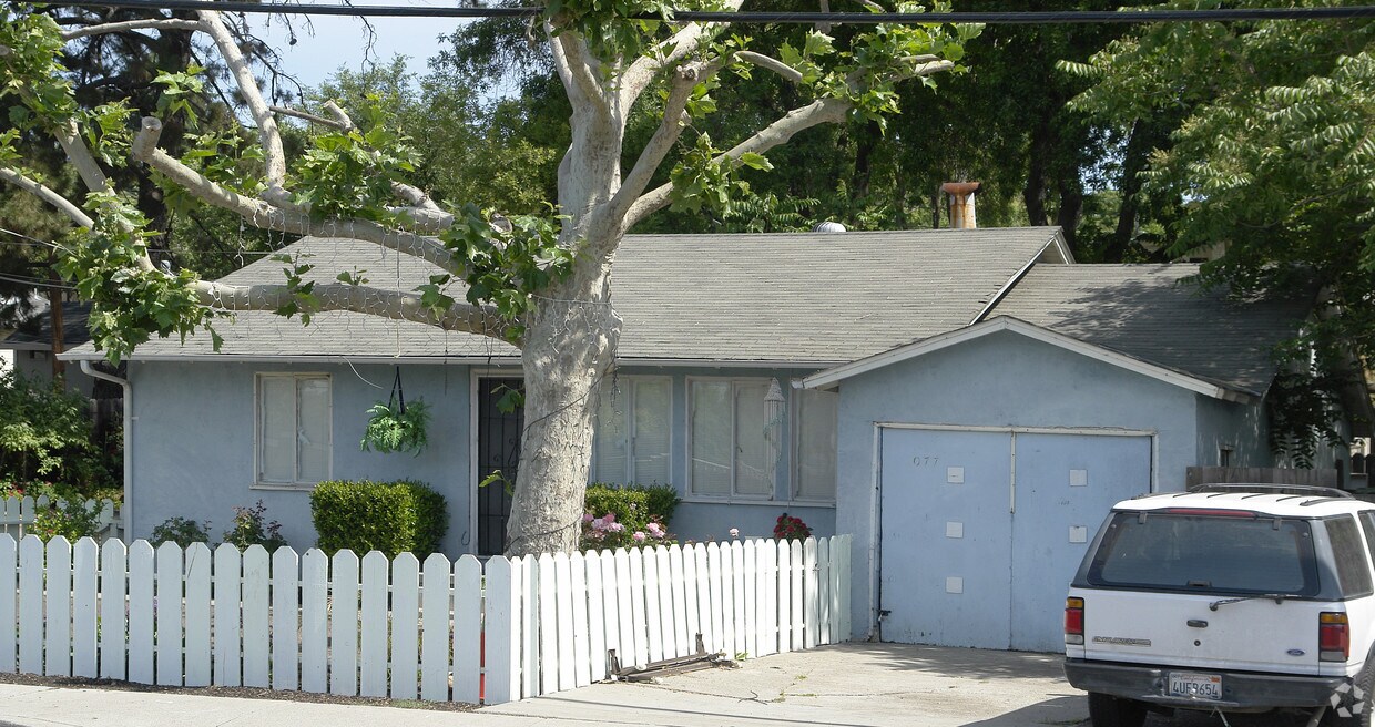 Building Photo - 2077 Solano Way