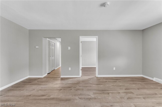 Foto del edificio - 2537 Noble Rd