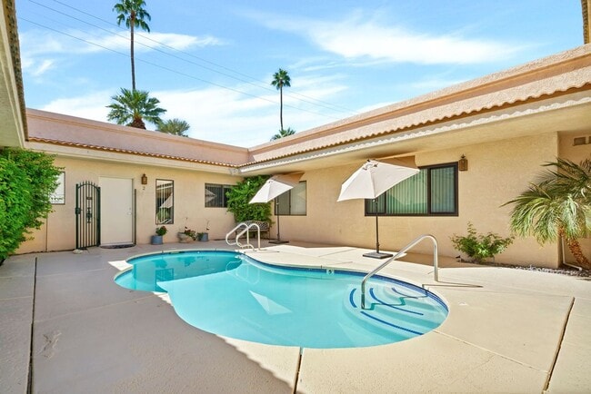 Foto del edificio - 74465 Driftwood Dr