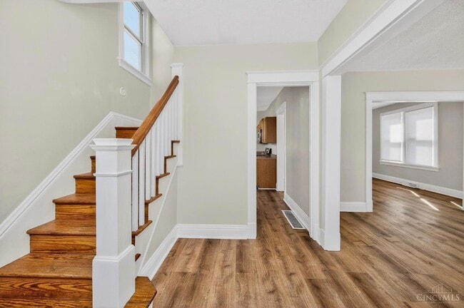 Building Photo - 1007 W Loveland Ave