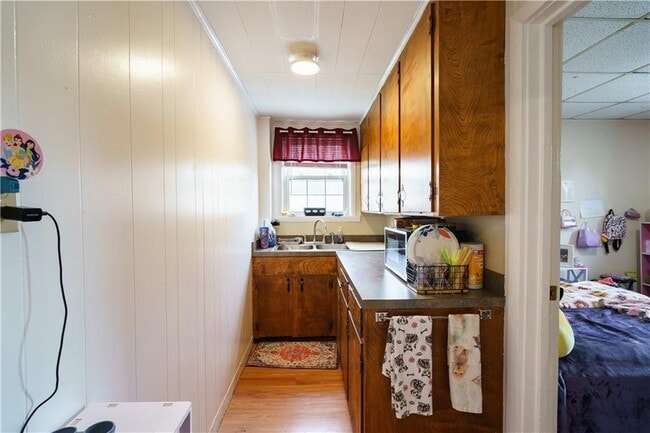 Building Photo - 32 Bouvier Ave