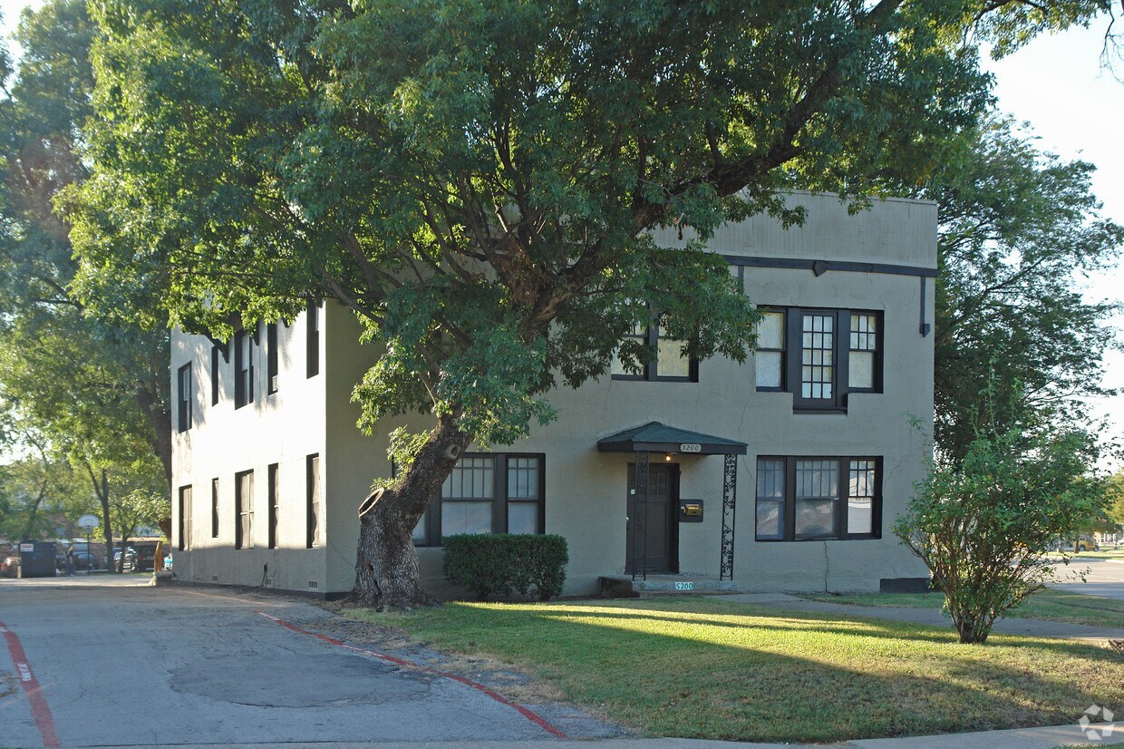 Primary Photo - 5200 Reiger Ave