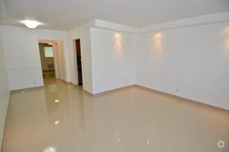 Building Photo - 2000 NE 51st Ct
