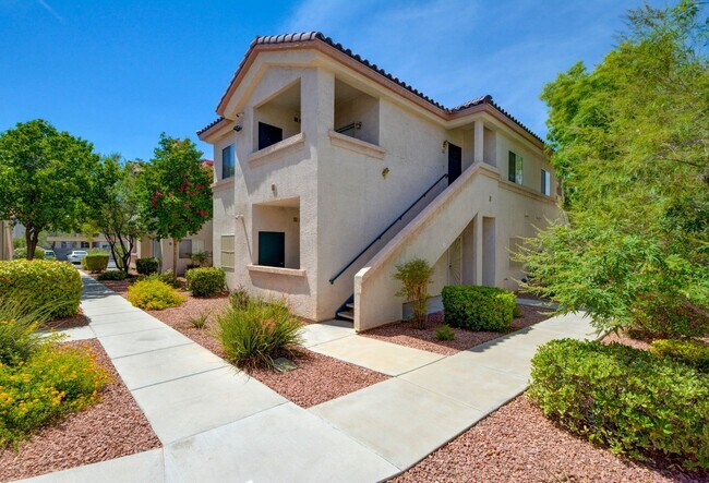 Foto del edificio - UPGRADED 2 BEDROOM CONDO!