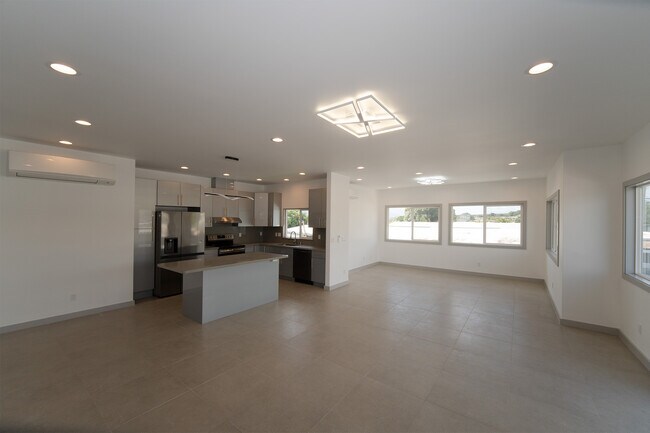Building Photo - 733 Hoopai St