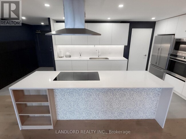 Building Photo - 30 Wellington St E