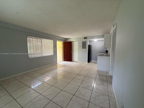 Building Photo - 2018 NW 43 Terrace