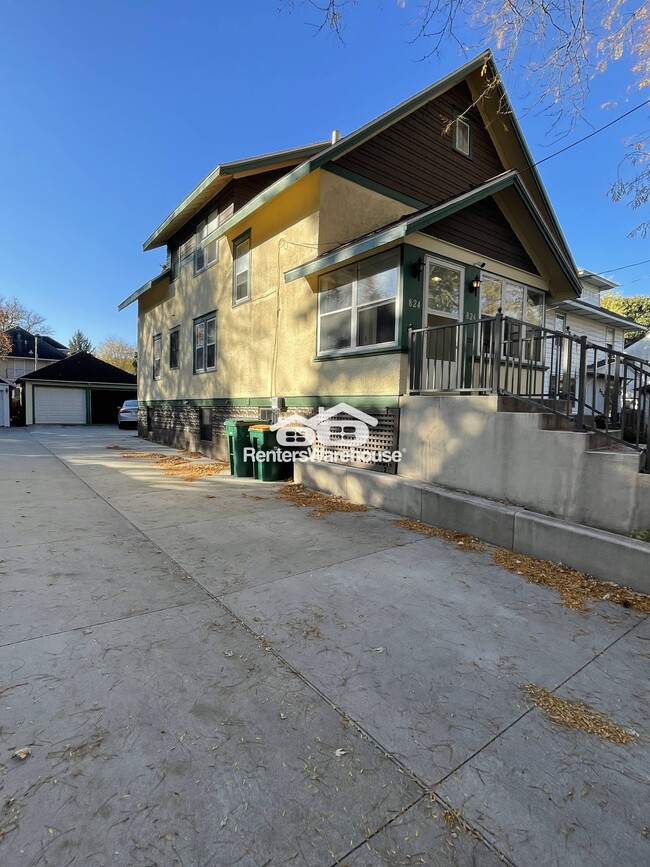 Building Photo - 826 1st St NW