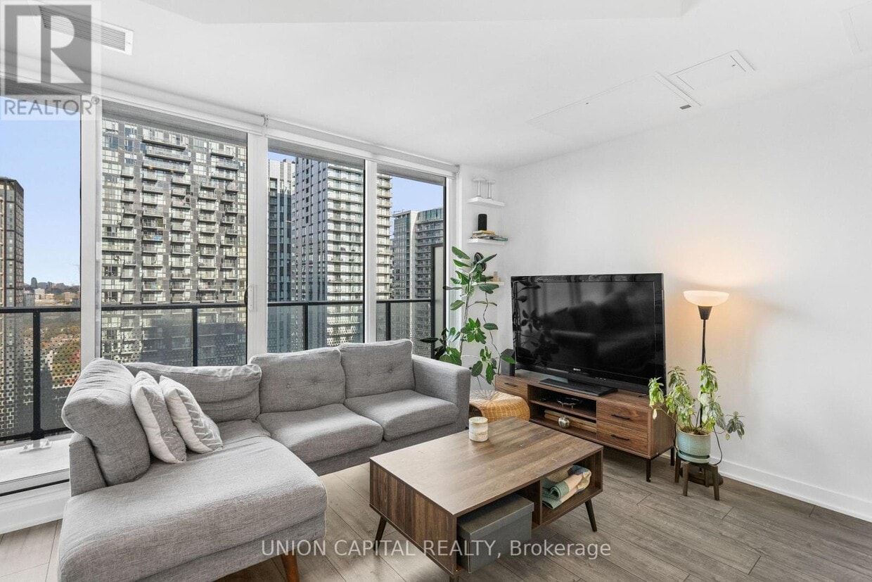 Primary Photo - 115 Blue Jays Way