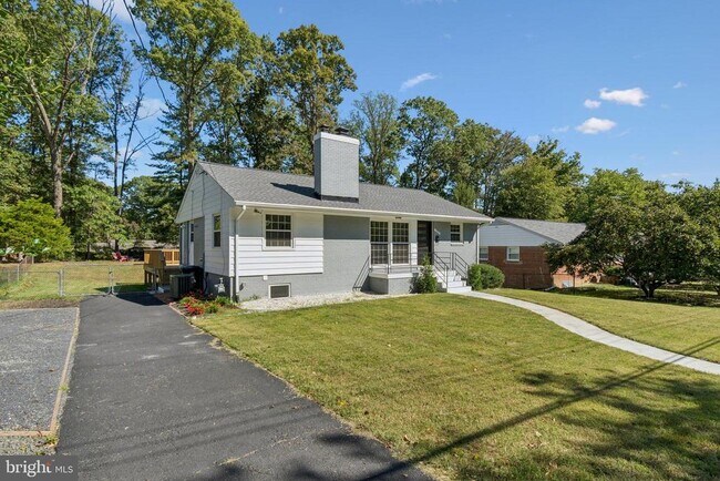 Building Photo - 5953 Lowell Ave