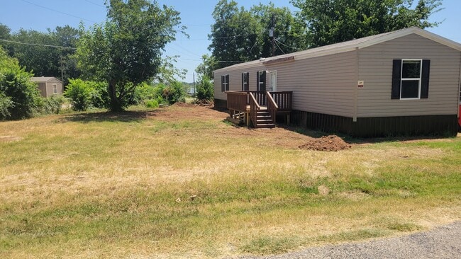 Building Photo - 5527 Lake View Dr