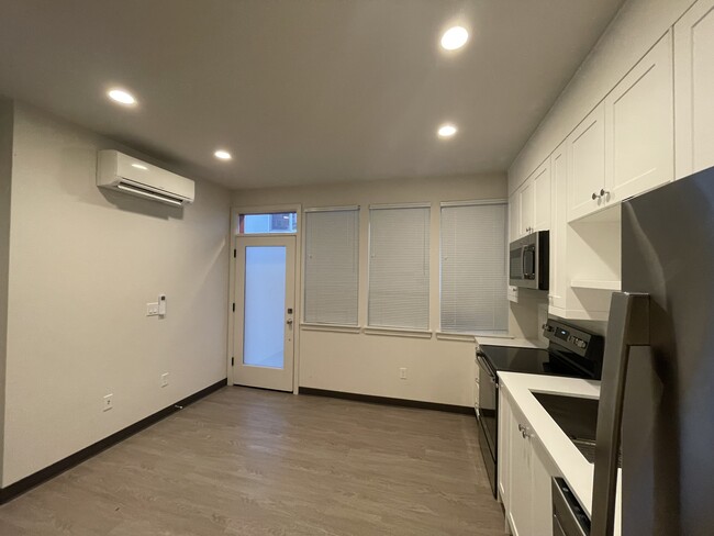 Building Photo - 2613 3rd Ave W