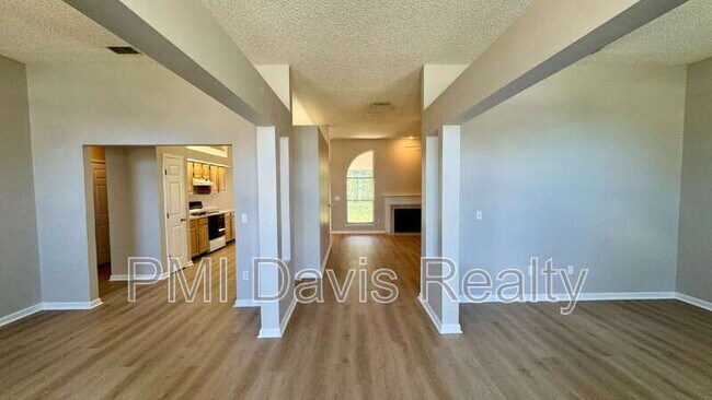 Building Photo - 9092 Camshire Dr
