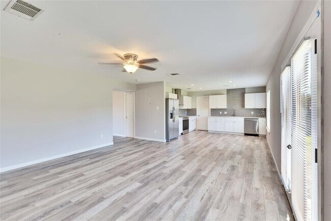 Building Photo - 403 Bello Dr