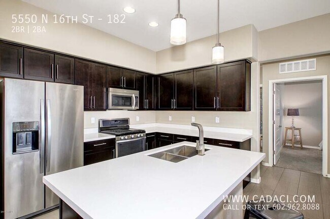 Foto del edificio - 5550 N 16th St