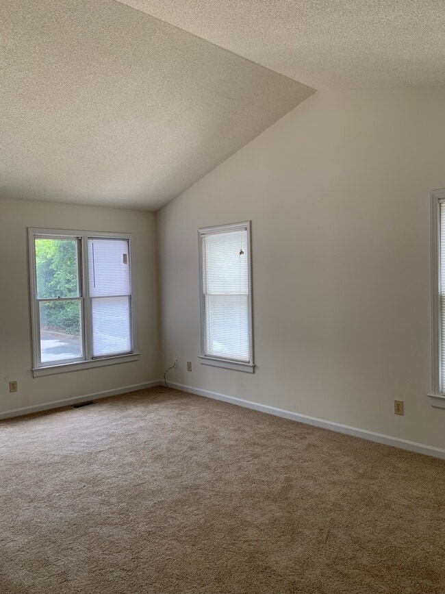 Building Photo - 107 Garwin Dr W
