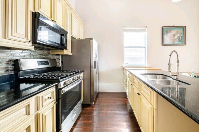 Foto del edificio - 2505 Dumaine St