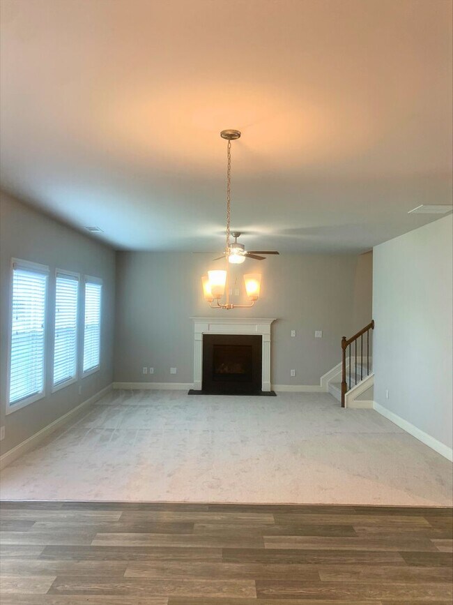 Photo - 4 Bedroom House In Gainesville!