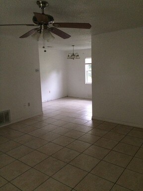 Building Photo - 2607 Dianjo Dr