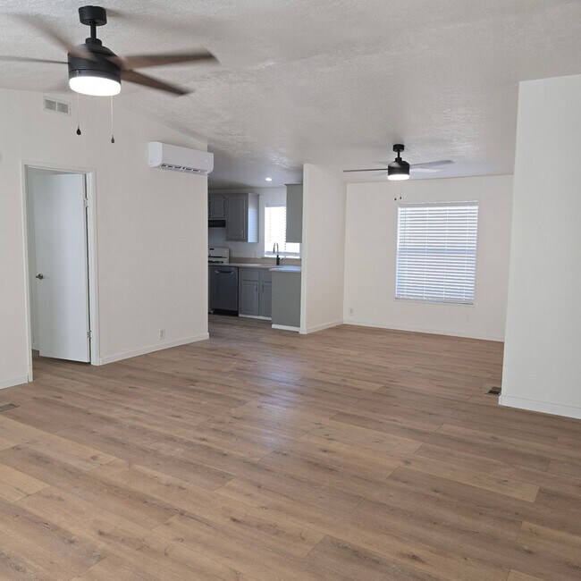 Foto del edificio - 3186 W Green Park Dr