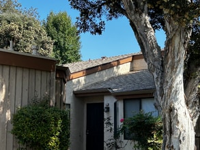 Building Photo - 3039 Plaza Leonardo