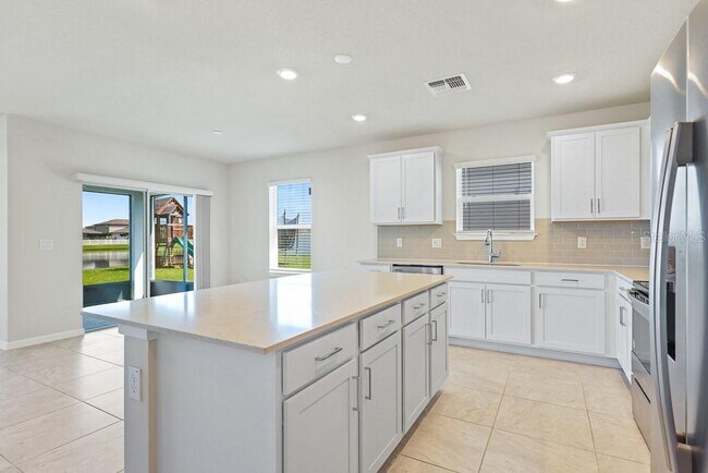 Building Photo - 910 Golden Shiner Ave