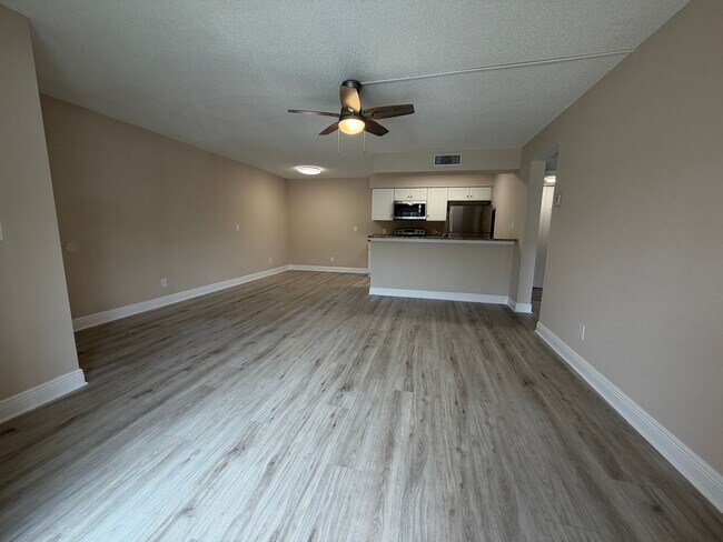 Foto del edificio - 5315 Summerlin Rd