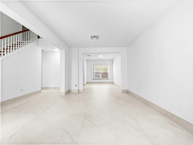 Foto del edificio - 6457 Winder Oaks Blvd