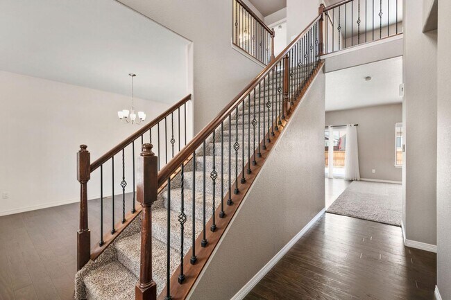 Building Photo - Lovely 3 Bedroom house to call home