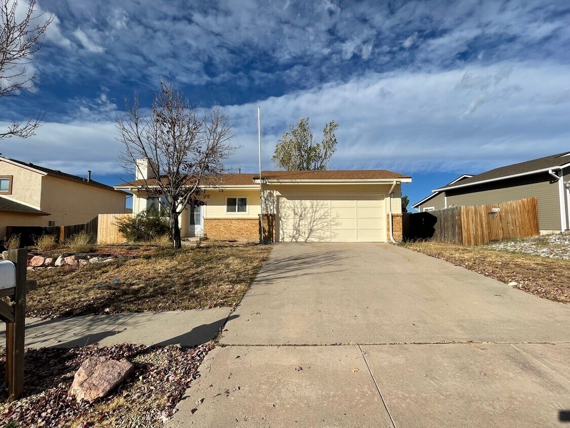 2 Bedroom 1 Bath Rancher in Constitution Hills and Minutes to Peterson AFB - 2 Bedroom 1 Bath Rancher in Constitution Hills and Minutes to Peterson AFB