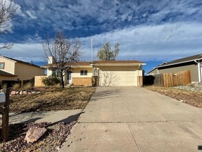 Building Photo - 2110 Ambleside Dr