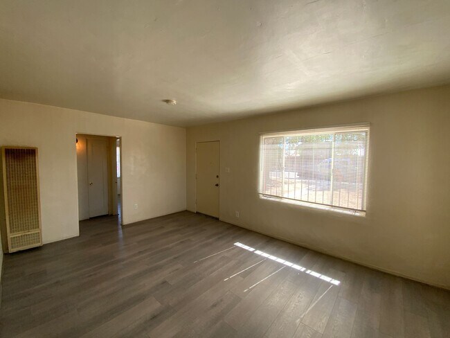 Foto del edificio - 2 Bedroom Single Story Home Available Near...