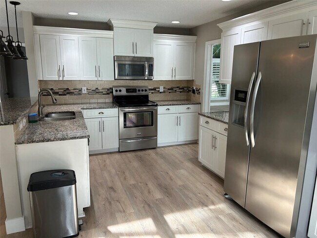 Foto del edificio - 7430 Ashley Shores Cir