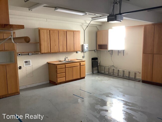 Building Photo - 3 br, 2.5 bath House - 2068 Pascal Street