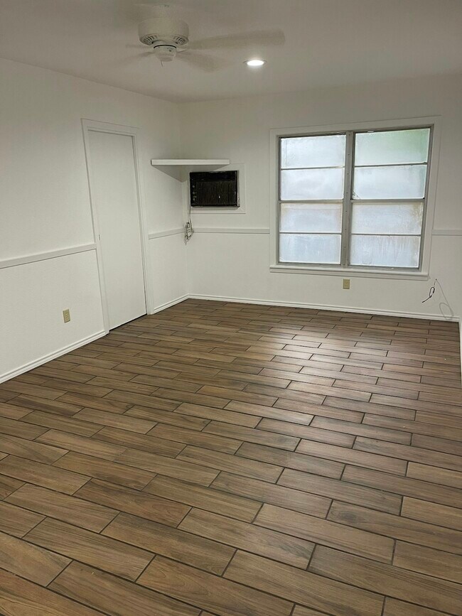Building Photo - 312 McClure Street