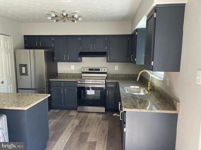 Foto del edificio - 512 Lakes Ct